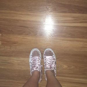 Platform crushed velvet tennis shoes